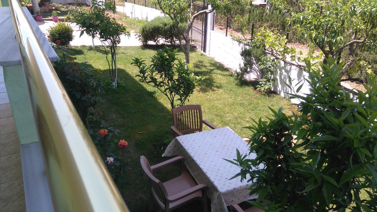 Jonny Guesthouse Ksamil Exterior foto