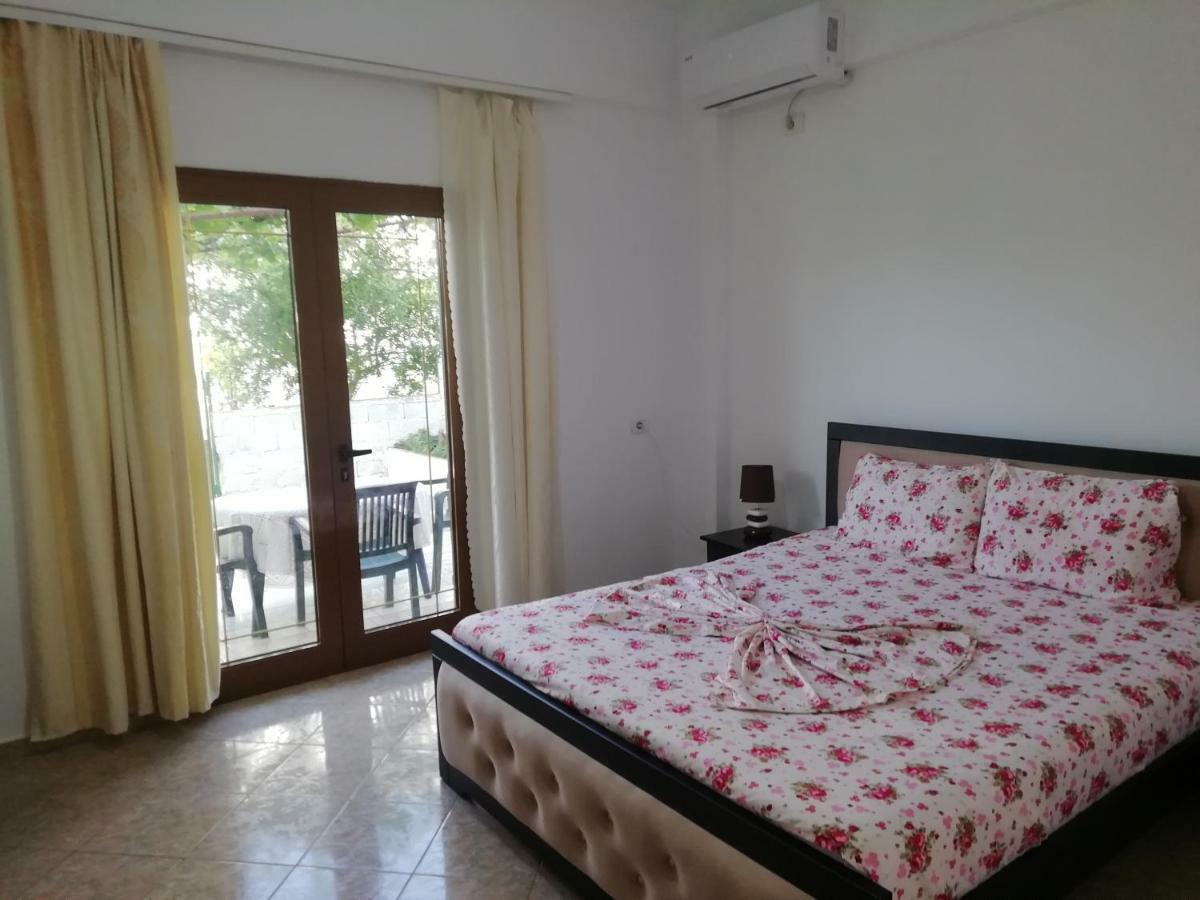 Jonny Guesthouse Ksamil Exterior foto
